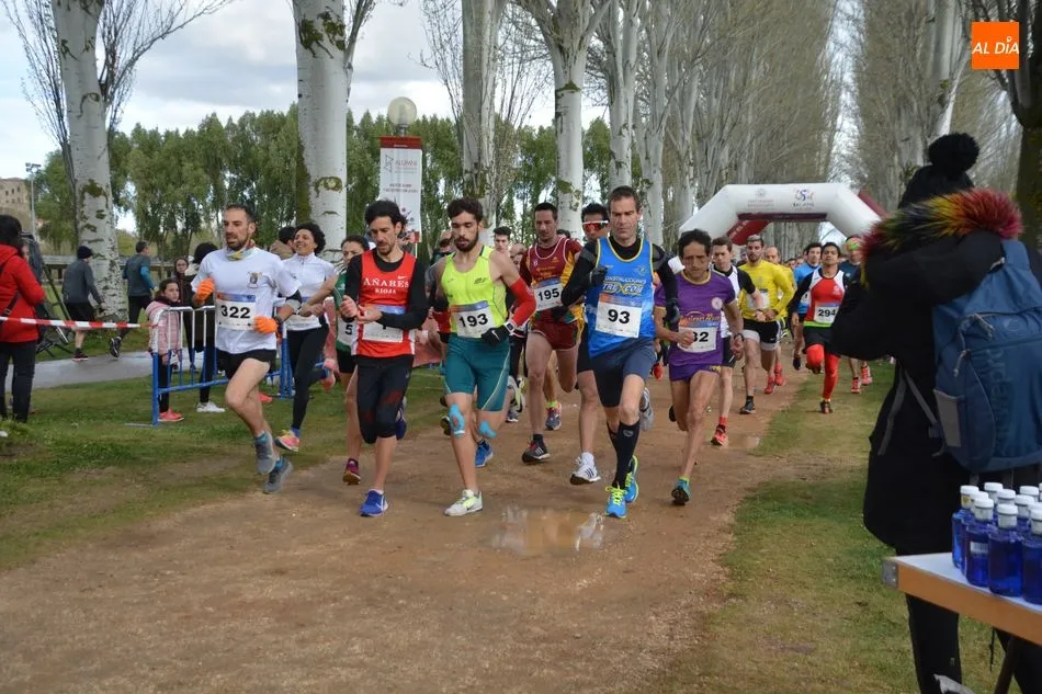 Foto 5 - Daniel Sanz y Ver&oacute;nica S&aacute;nchez se imponen en la carrera del VIII Centenario de la USAL