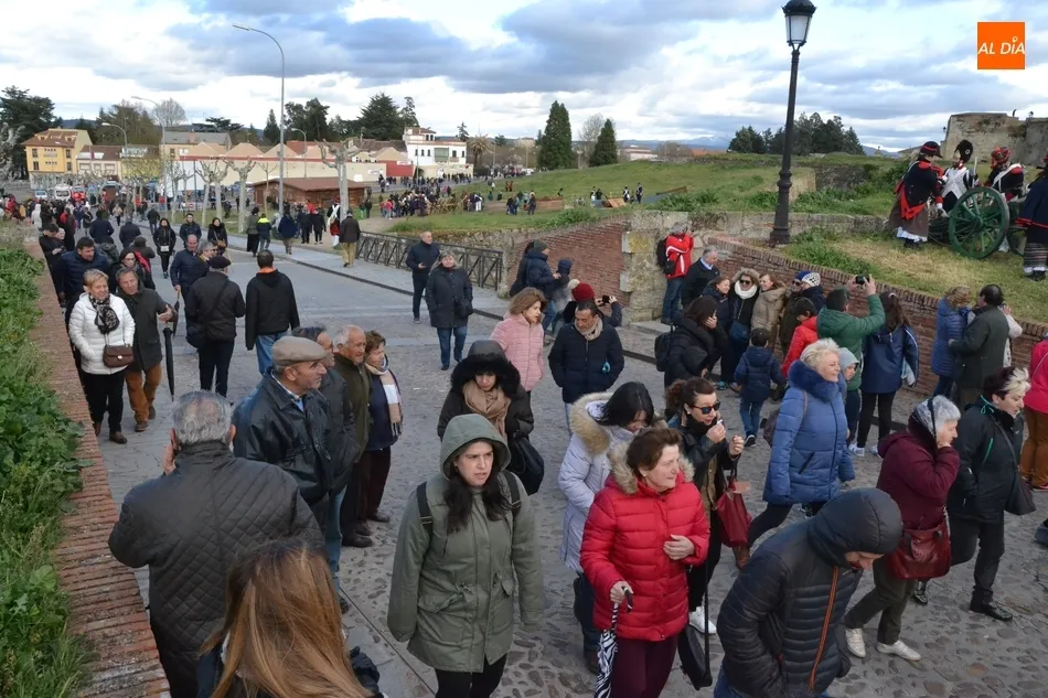 Foto 8 - Las tropas aliadas hacen retumbar la ciudad para conseguir liberarla del ej&eacute;rcito franc&eacute;s  