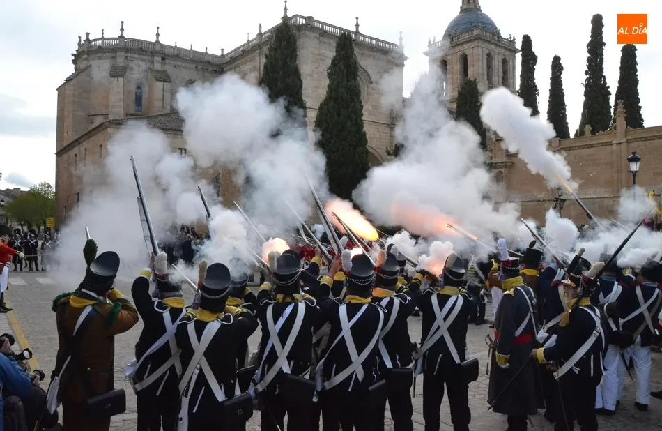 Foto 5 - Las tropas aliadas hacen retumbar la ciudad para conseguir liberarla del ej&eacute;rcito franc&eacute;s  