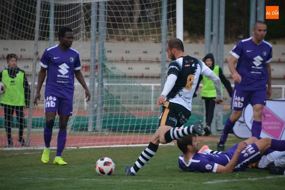 Foto 8 - Un punto y a pensar en el derbi (0-0)