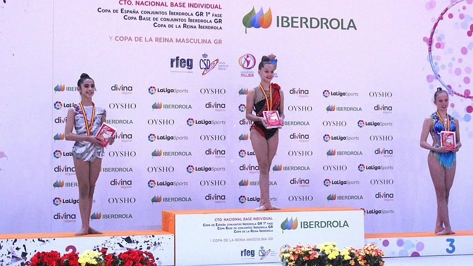 Elena Bernal, en primer lugar ocupando el segundo cajón del podio / FOTO: FEG