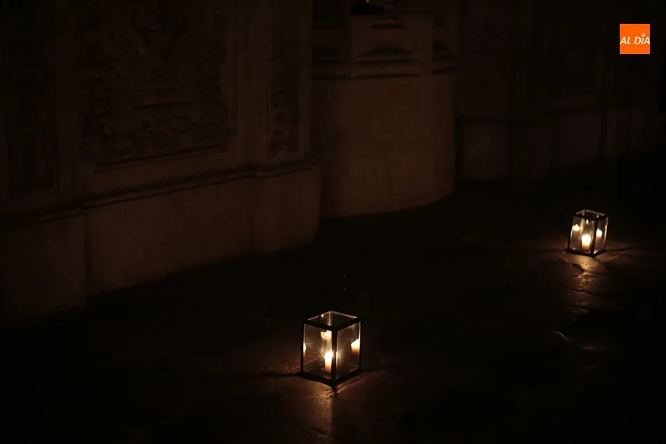 Foto 10 - Sobrecogedor V&iacute;a Crucis entre los muros de la Catedral  