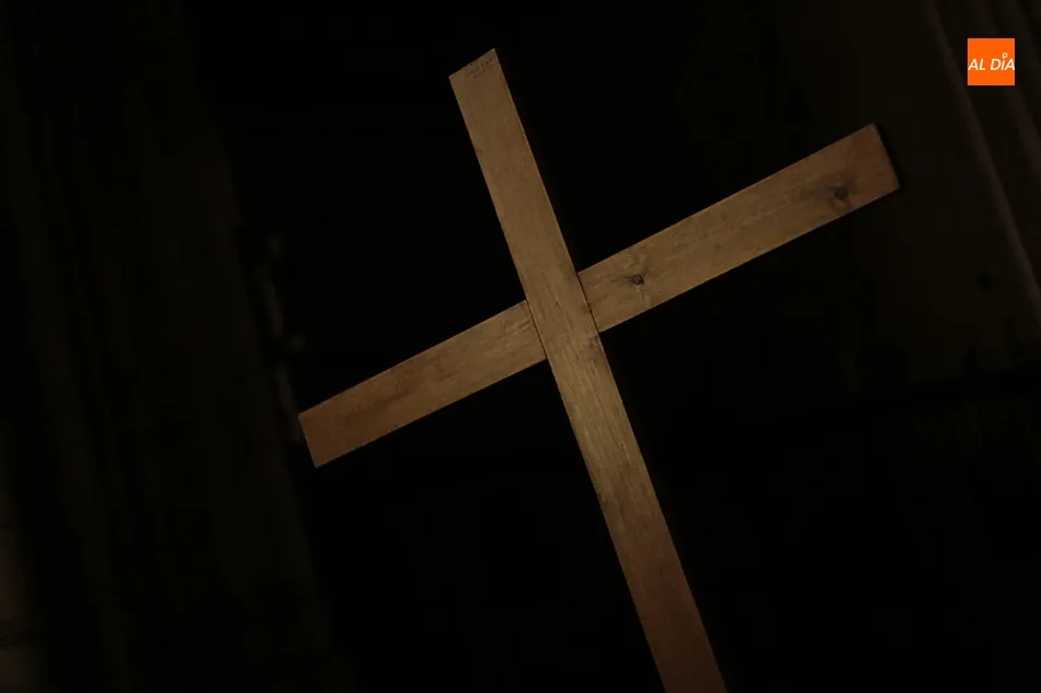 Foto 9 - Sobrecogedor V&iacute;a Crucis entre los muros de la Catedral  