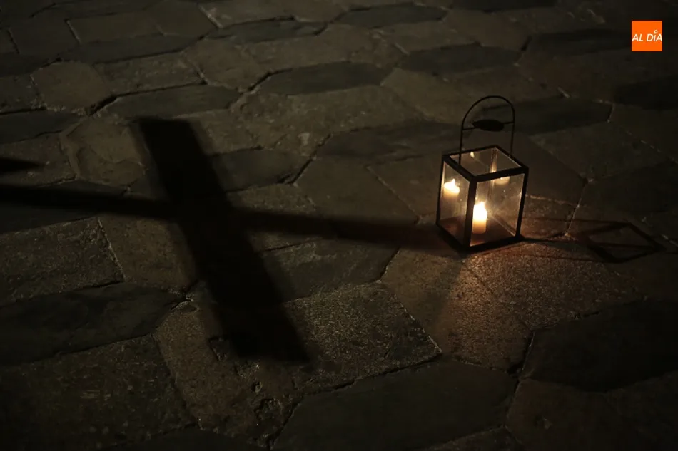 Foto 4 - Sobrecogedor V&iacute;a Crucis entre los muros de la Catedral  