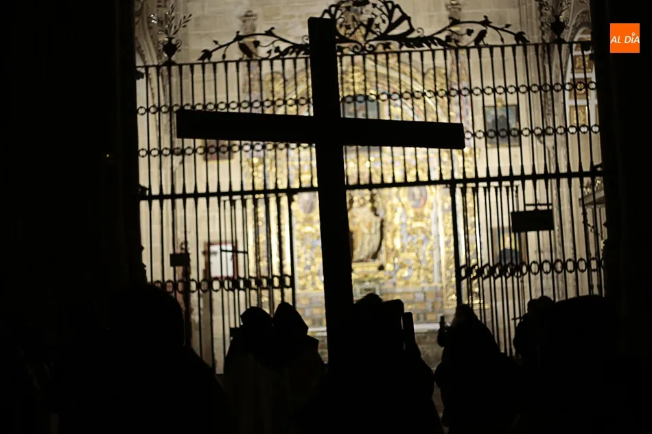 Foto 3 - Sobrecogedor V&iacute;a Crucis entre los muros de la Catedral  