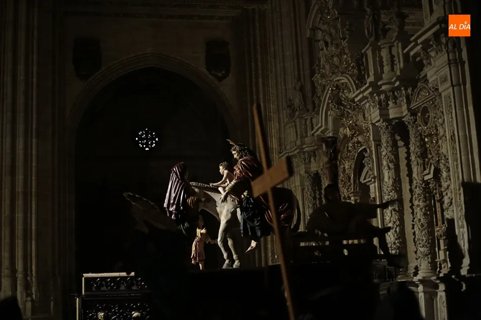 Foto 2 - Sobrecogedor V&iacute;a Crucis entre los muros de la Catedral  