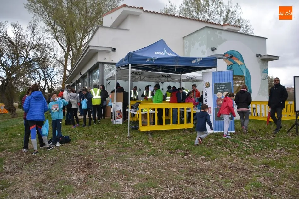Foto 10 - Carlos Herr&aacute;ez y Leticia Mart&iacute;n vencen en la&nbsp;VII Carrera Solidaria Isla del Soto