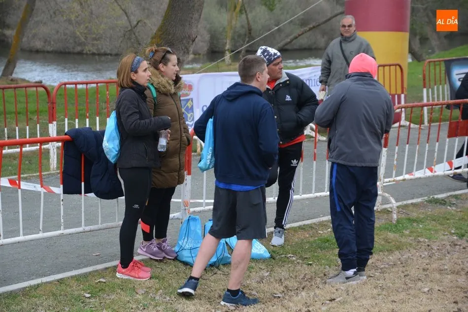 Foto 4 - Carlos Herr&aacute;ez y Leticia Mart&iacute;n vencen en la&nbsp;VII Carrera Solidaria Isla del Soto
