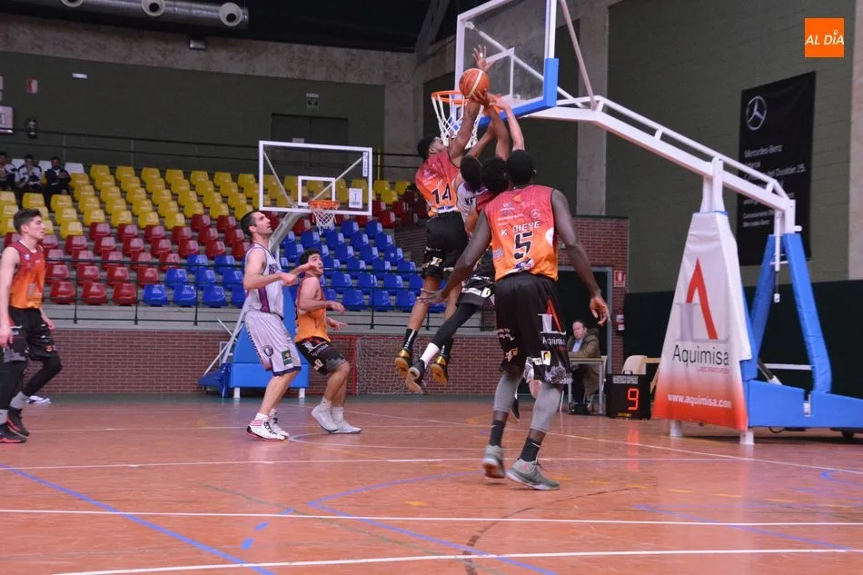 Foto 11 - El Aquimisa Basket suma y sigue tras derrotar de manera contundente al Agustinos Le&oacute;n (78-48)