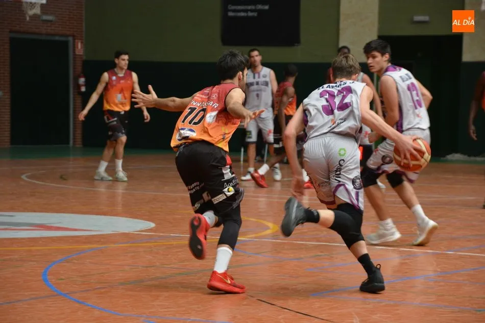 Foto 7 - El Aquimisa Basket suma y sigue tras derrotar de manera contundente al Agustinos Le&oacute;n (78-48)