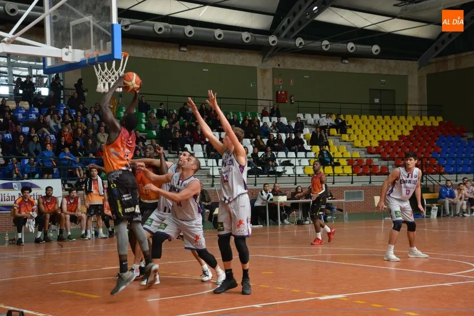 Foto 6 - El Aquimisa Basket suma y sigue tras derrotar de manera contundente al Agustinos Le&oacute;n (78-48)