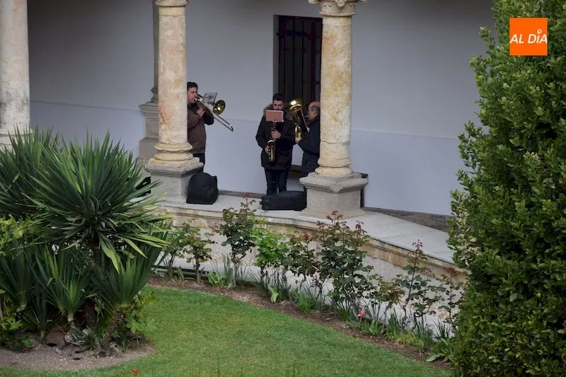 Foto 4 - Al calor del V&iacute;a Crucis en las Due&ntilde;as  