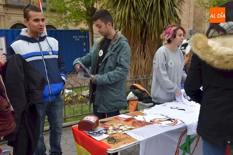 Foto 6 - El PCE y la UJCE se concentran en Salamanca con motivo del 88&ordm; aniversario de la II Rep&uacute;blica