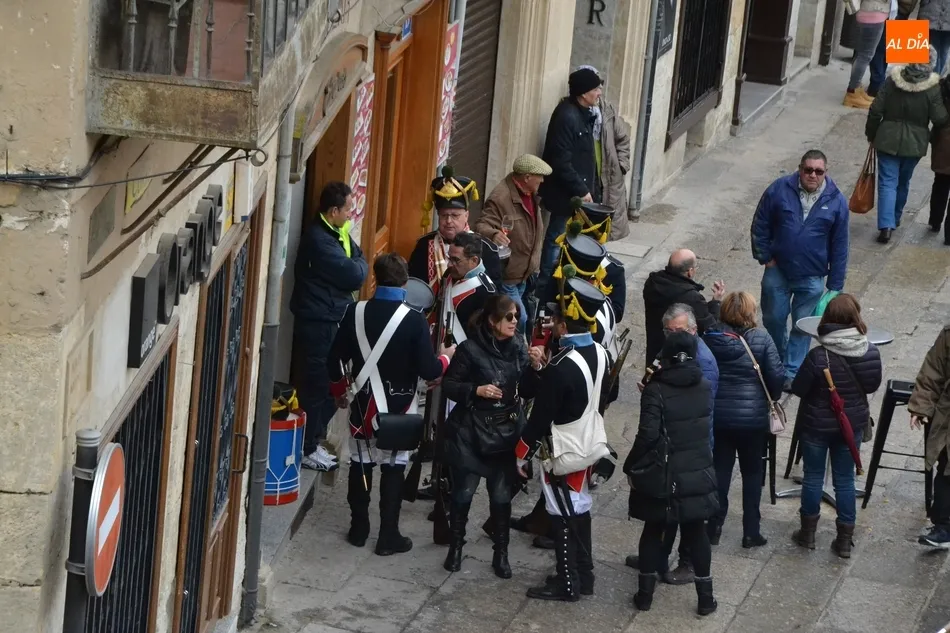 Foto 7 - El ej&eacute;rcito franc&eacute;s acaba por rendirse tras una sangrienta batalla por las calles del recinto...
