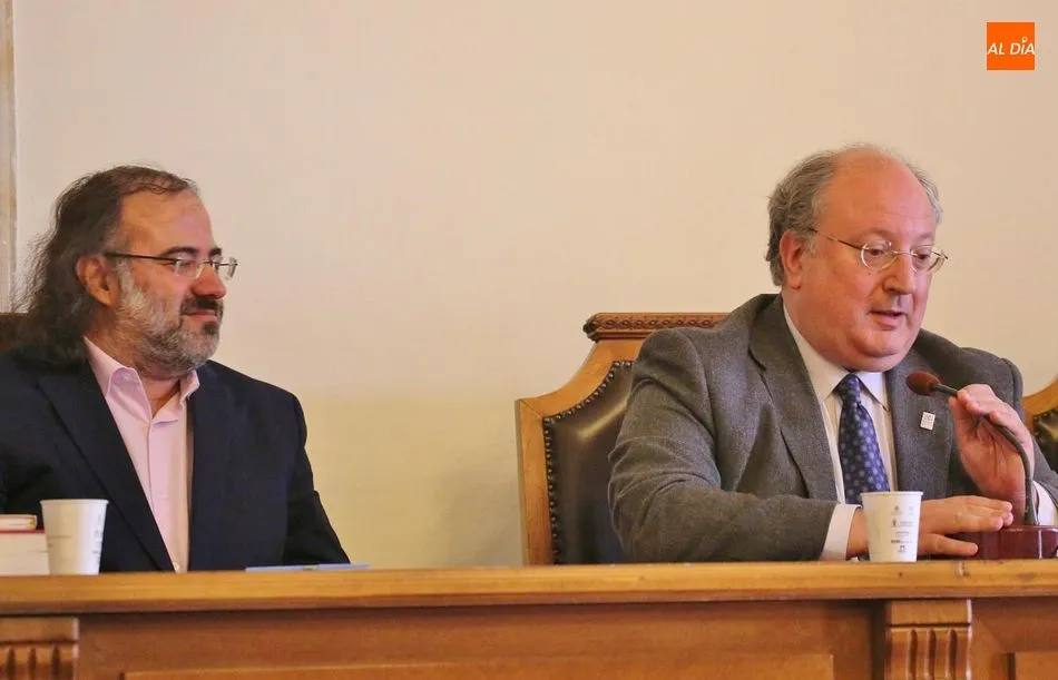 Foto 8 - La poes&iacute;a tuvo protagonismo en el Aula Magna de Filolog&iacute;a
