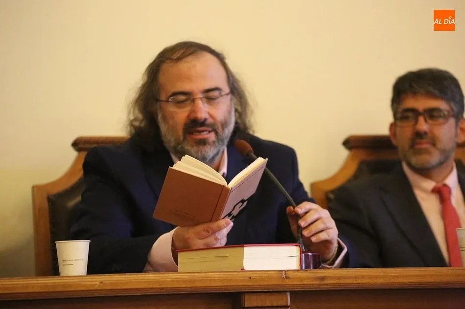 Foto 7 - La poes&iacute;a tuvo protagonismo en el Aula Magna de Filolog&iacute;a