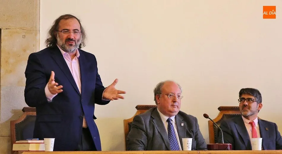 Foto 6 - La poes&iacute;a tuvo protagonismo en el Aula Magna de Filolog&iacute;a
