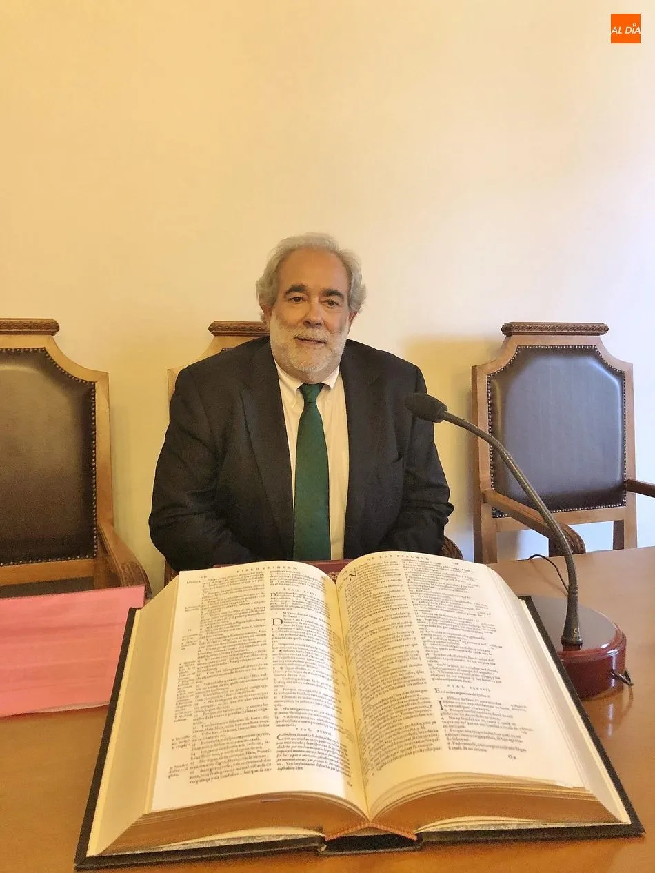 Foto 2 - La poes&iacute;a tuvo protagonismo en el Aula Magna de Filolog&iacute;a