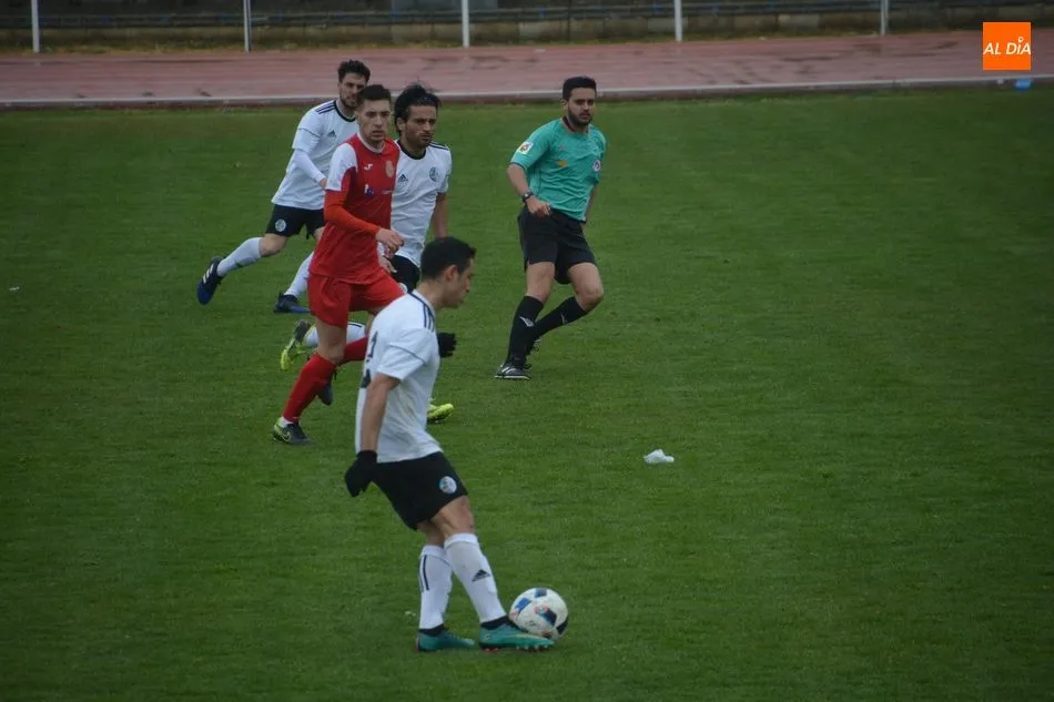 Acción del partido del Salamanca B frente al Navarrés / Lydia González