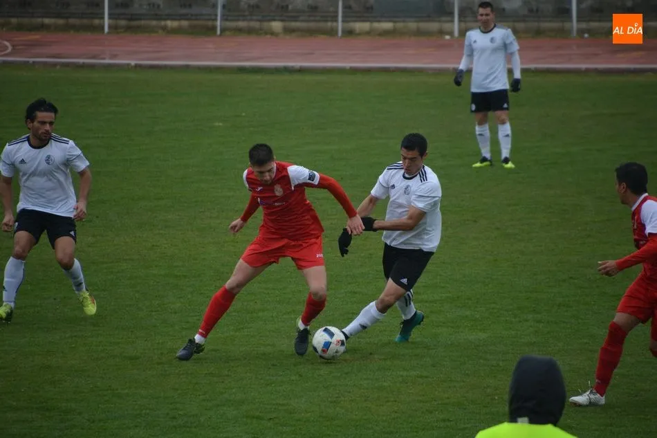 Foto 3 - El Salamanca UDS &lsquo;B&rsquo; da otro paso de gigante hacia la Tercera Divisi&oacute;n (4-1)