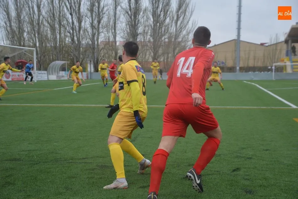 Foto 2 - El Salamanca UDS &lsquo;B&rsquo; da otro paso de gigante hacia la Tercera Divisi&oacute;n (4-1)