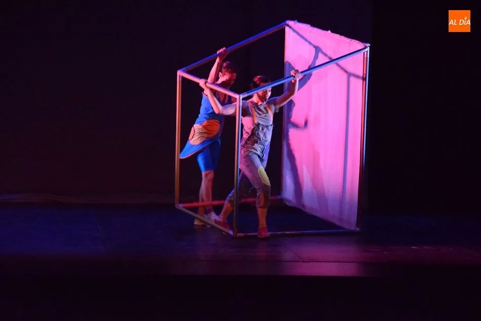 Larumbe Danza ofrece un mágico espectáculo de cuento