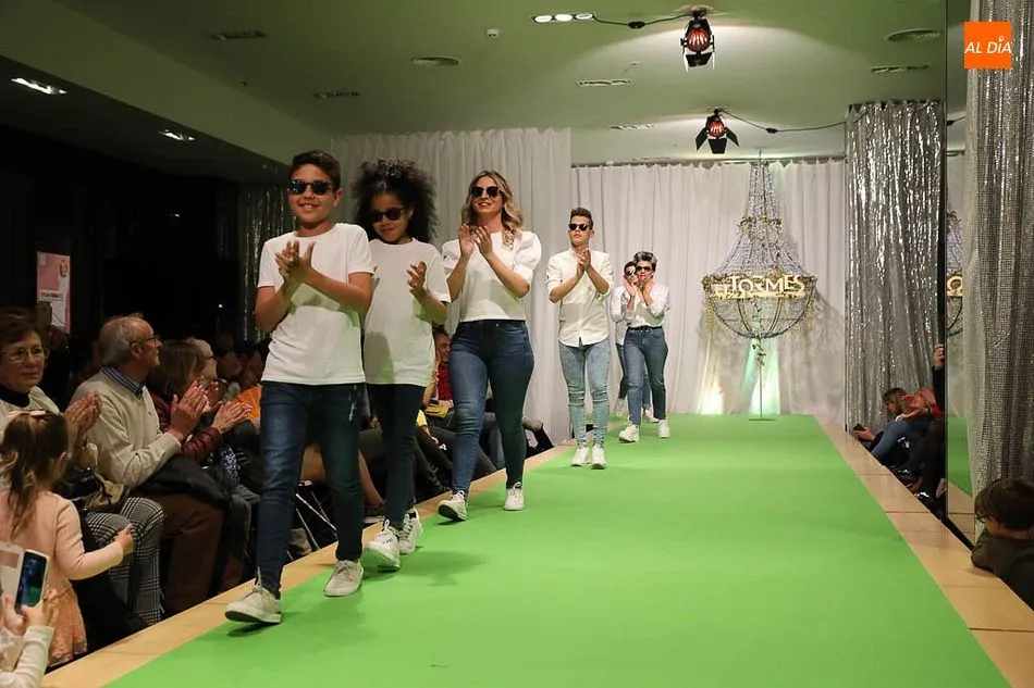 Foto 2 - El CC El Tormes viste sus mejores galas en el desfile de primavera