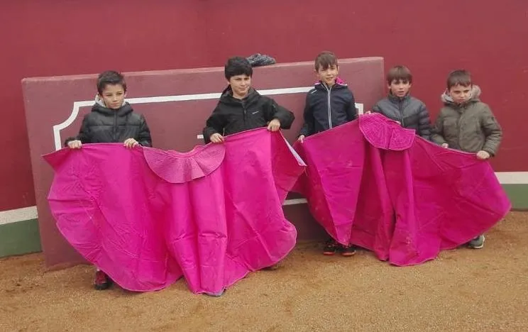 La Asociación de Vecinos del Barrio Nuevo celebra su Día del Socio con una jornada campera  