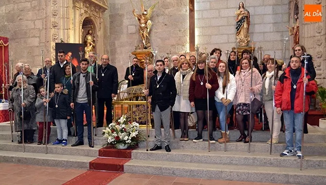 La cofradía del Santo Cristo de la Cama finalizaba hoy su fiesta anual con una solemne eucaristía