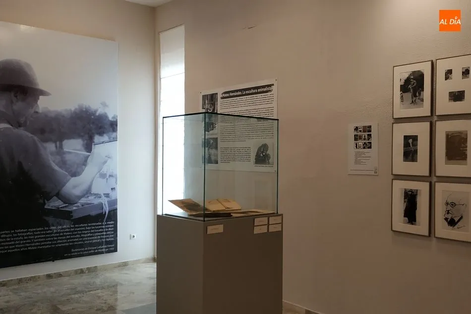Foto 4 - El Museo Mateo Hern&aacute;ndez expone al p&uacute;blico una importante colecci&oacute;n de fotograf&iacute;as del escultor ...