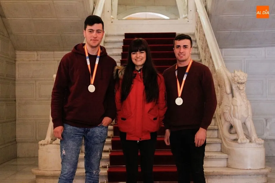 Foto 3 - El Ayuntamiento homenajea a los alumnos del CIFP R&iacute;o Tormes que participaron en el FP Skills