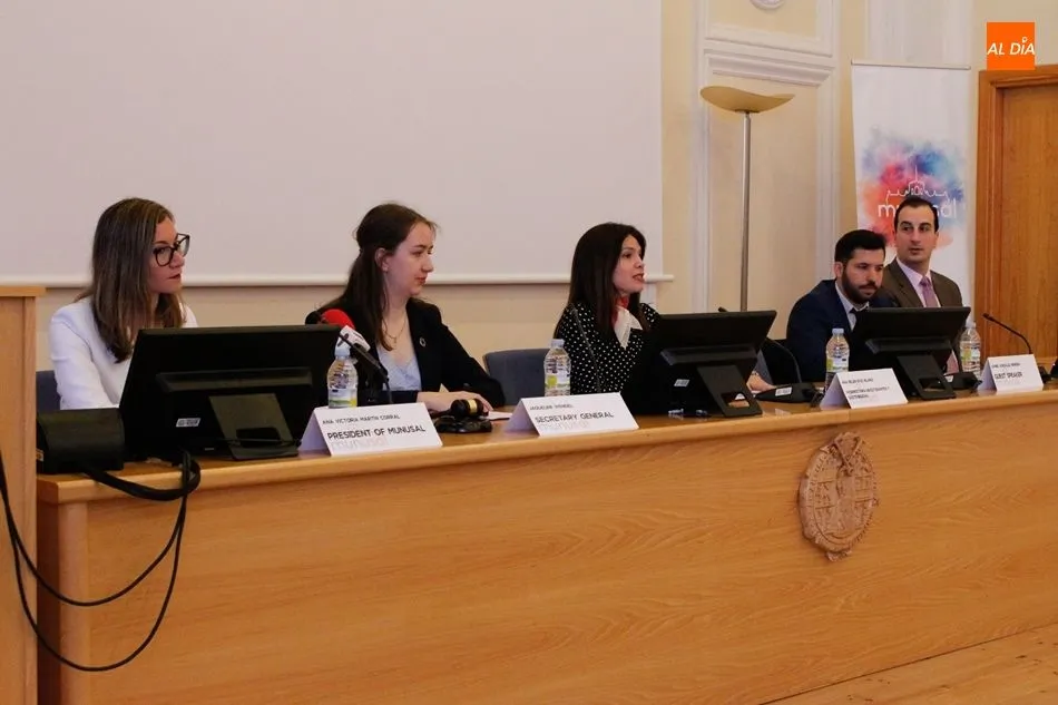 Foto 5 - MUNUSAL, un debate internacional simulando a las Naciones Unidas