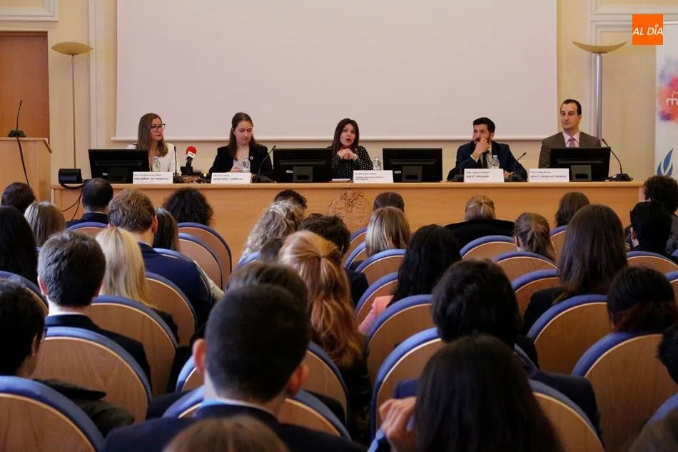 Foto 4 - MUNUSAL, un debate internacional simulando a las Naciones Unidas