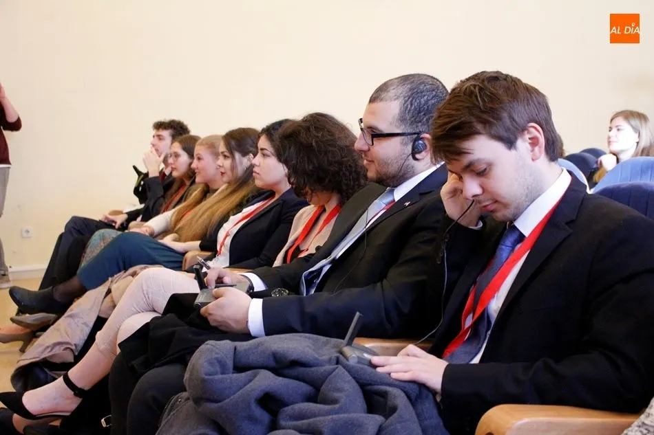Foto 2 - MUNUSAL, un debate internacional simulando a las Naciones Unidas