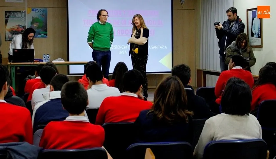 La concejala de Educación, Carmen Sánchez Bellota, en la inauguración de estas charlas. Foto de Elena López