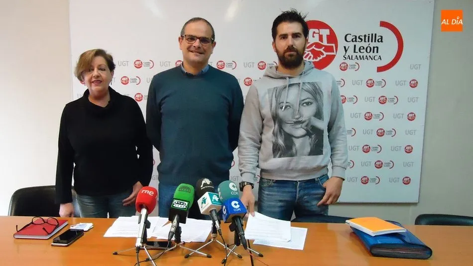 Representantes del sindicato UGT y de los bomberos del Parque de la Diputación