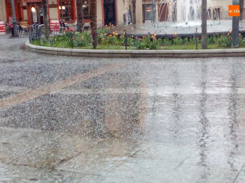 Foto 6 - Un tremenda granizada cubre de blanco las calles de Alba de Tormes