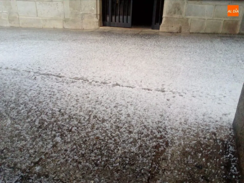 Foto 5 - Un tremenda granizada cubre de blanco las calles de Alba de Tormes