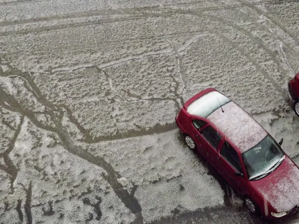 Foto 2 - Un tremenda granizada cubre de blanco las calles de Alba de Tormes