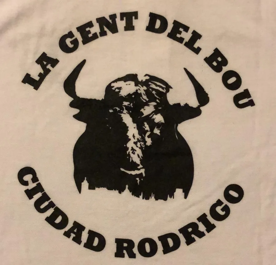 Foto 2 - La Gent del Bou dona la segunda vaca del encierro veraniego del Barrio Nuevo  