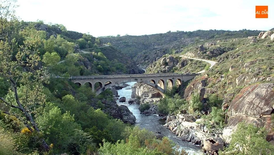 Puente Resbala, ubicado sobre el río Huebra y en el que tendrá lugar el encuentro / CORRAL