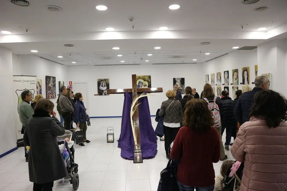 Foto 3 - Montserrat Ruiz Varea expone sus retratos de las v&iacute;rgenes procesionales de Salamanca