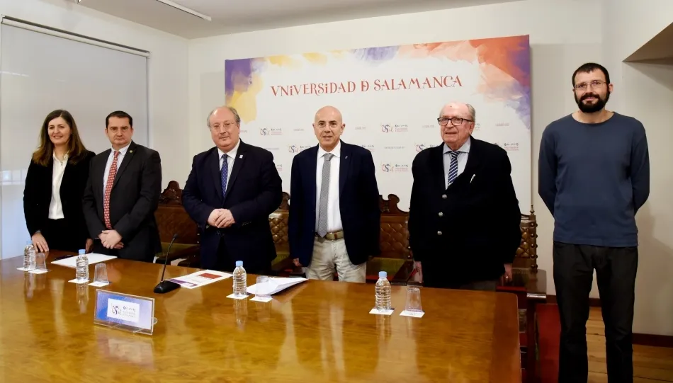 María José Rodríguez Conde, Directora IUCE; Francisco José García-Peñalvo, director de EKS; Enrique Cabero, vicerrector de Política Académica; José Luis de las Heras, director de Ediciones USAL; Joaquín García Carrasco, director honorario y fundador de la