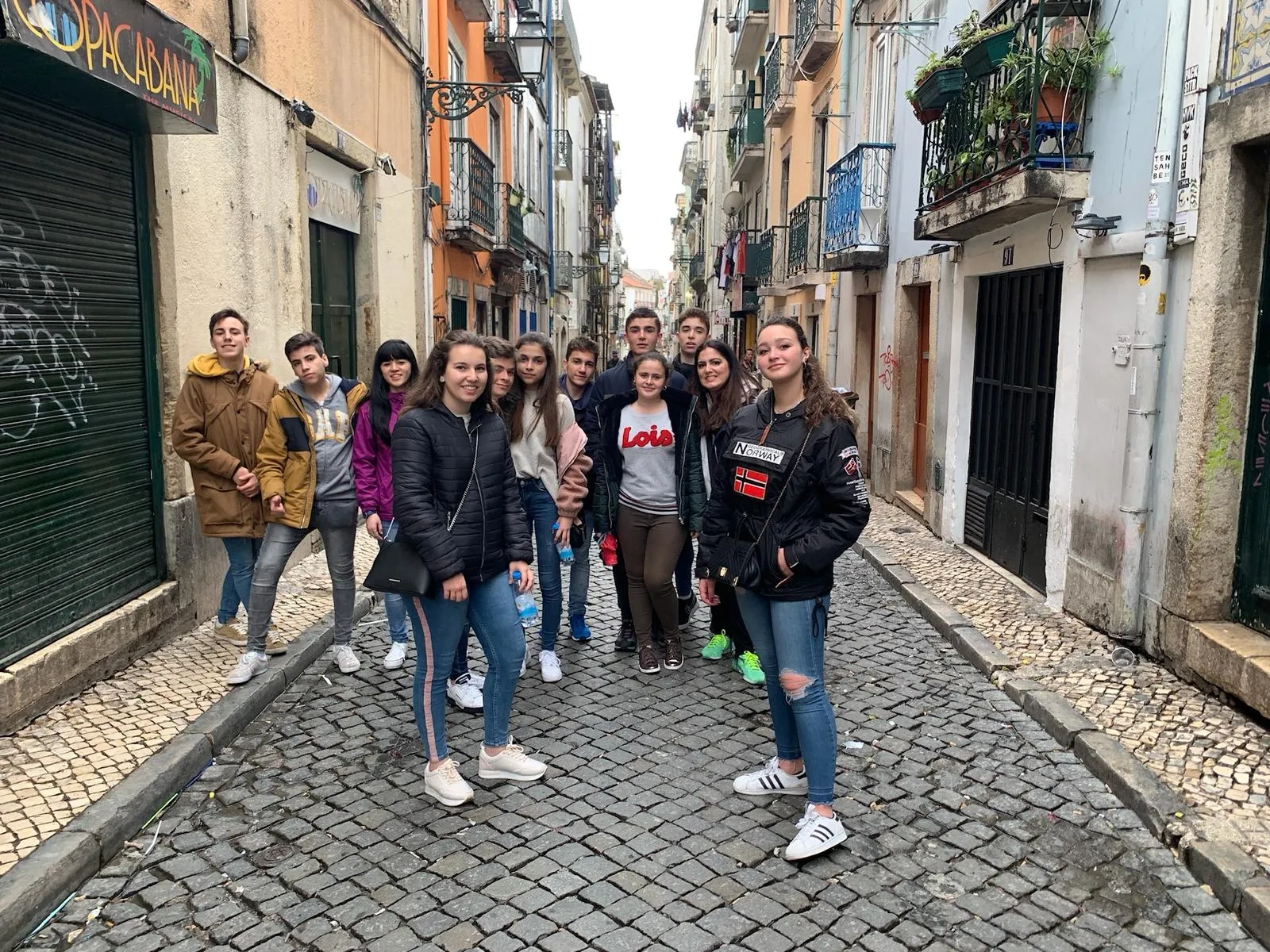 Foto 4 - Los alumnos de 4&ordm; de la ESO de Misioneras-Santa Teresa se van de viaje de fin de curso a Portugal  