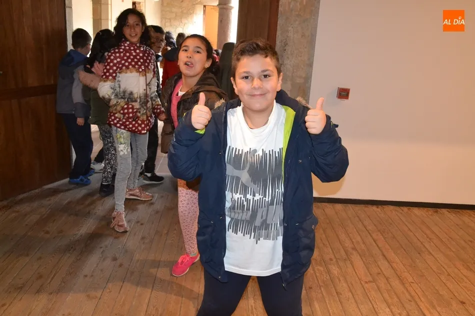 Foto 9 - Alumnos de Primaria de San Francisco recorren la exposici&oacute;n de pizarras  