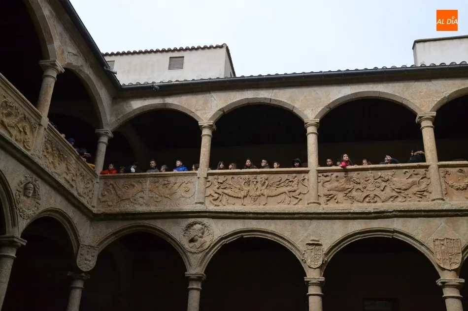 Foto 2 - Alumnos de Primaria de San Francisco recorren la exposici&oacute;n de pizarras  