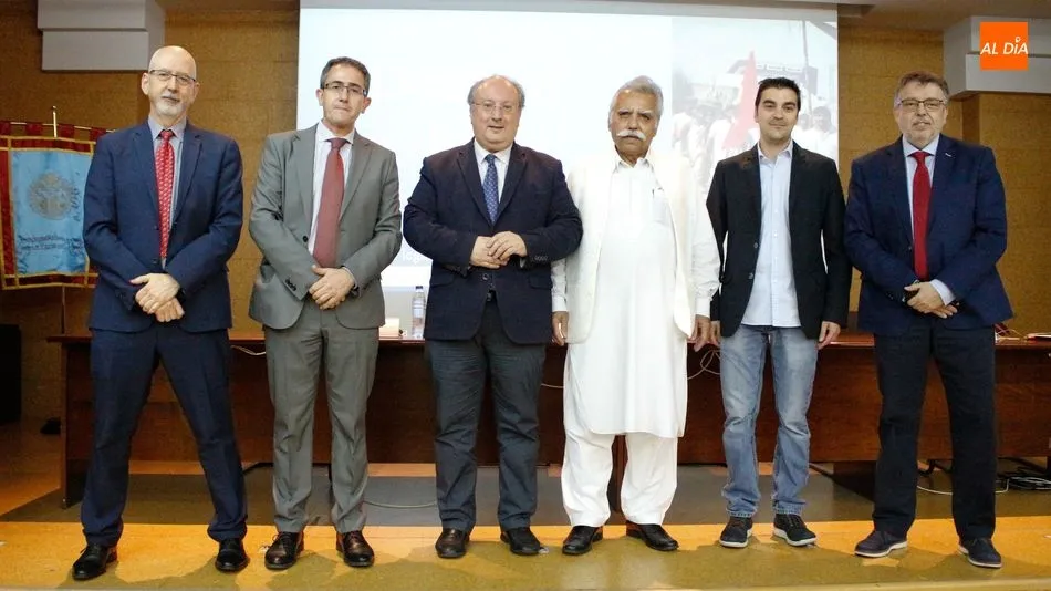 Ehsan Ullah Khan ha estado acompañado por miembros de la USAL y del Colegio de Graduados Sociales. Foto: Elena López