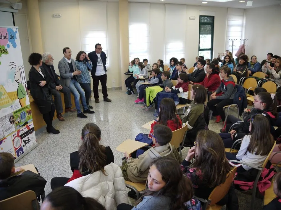 Foto 4 - Francesco Tonucci afirma en Carbajosa que &ldquo;el trabajo m&aacute;s importante que tienen que hacer los...