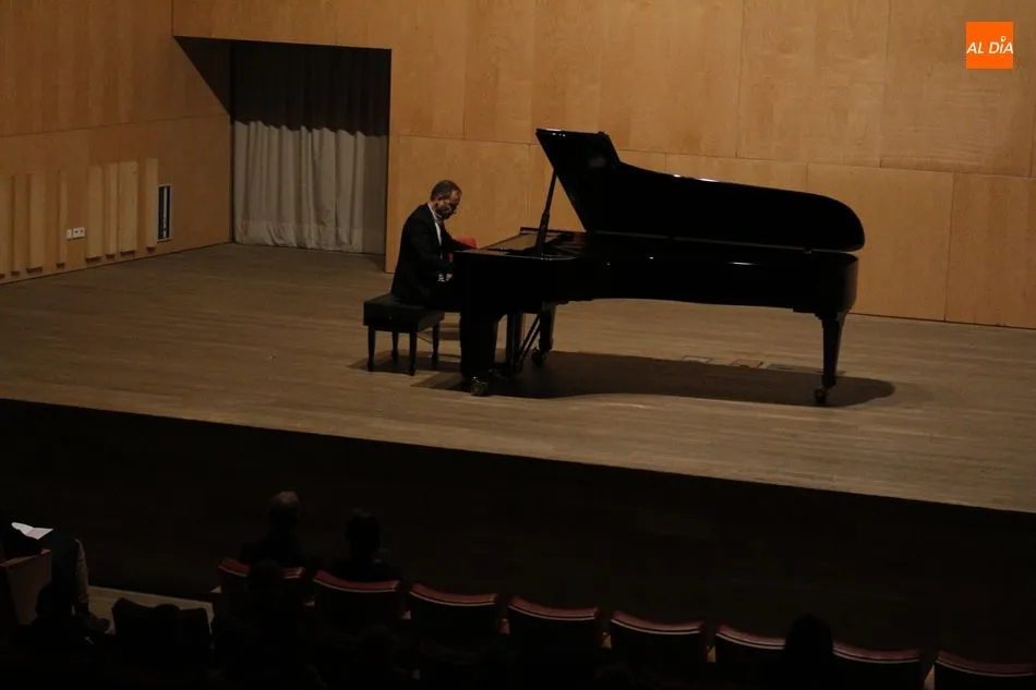 Foto 5 - El pianista &Oacute;scar Mart&iacute;n ofrece un magn&iacute;fico concierto en el ciclo &lsquo;Beethoven actual&rsquo;  