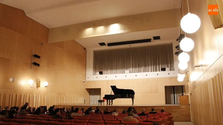 Foto 2 - El pianista &Oacute;scar Mart&iacute;n ofrece un magn&iacute;fico concierto en el ciclo &lsquo;Beethoven actual&rsquo;  